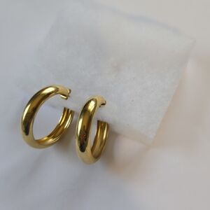 Elegant Gold Hoop Earrings